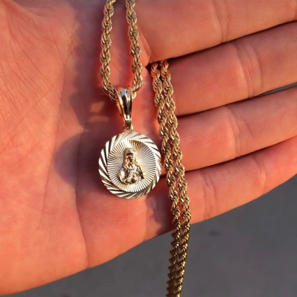 Jesus Medalla Chain